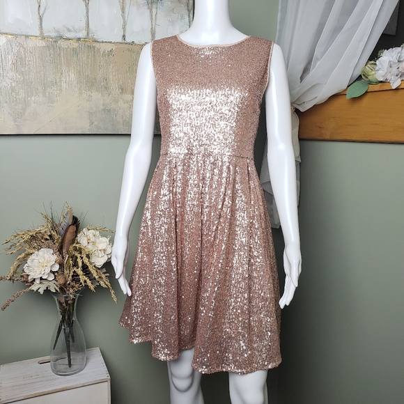 ISSI Dresses & Skirts - Gold Sequin Dress